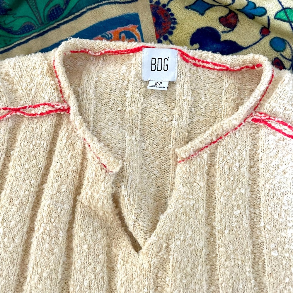 Urban Outfitters Boxy chunky knit Cropped‎ Raw hem Edge Cream Sweater NWOT Small - Picture 4 of 7